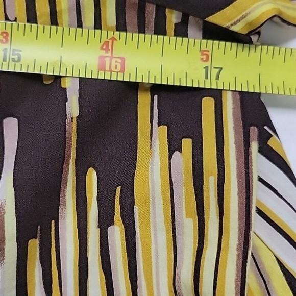 Rozae Nichols Geometric Top - Picture 8 of 9